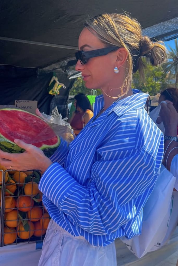 Kosovare-Asllani-oversized-blue-shirt